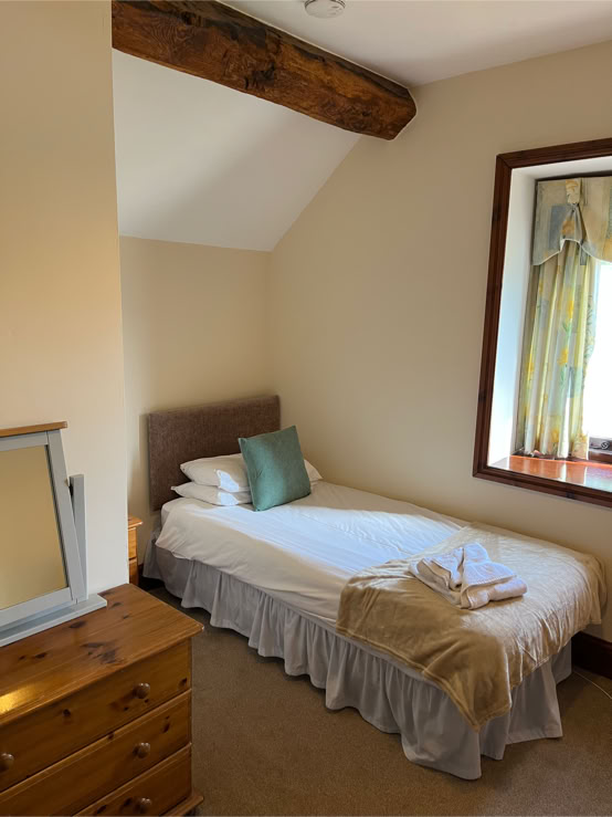 Mill House - twin bedroom